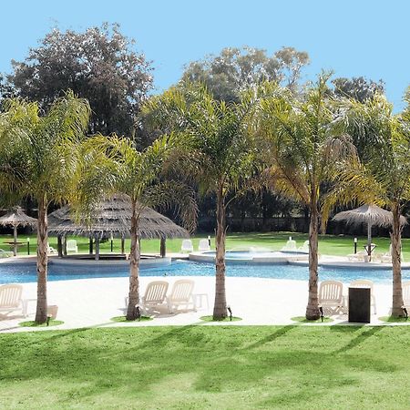 Howard Johnson Pilar Resort Spa & Convention Center Экстерьер фото