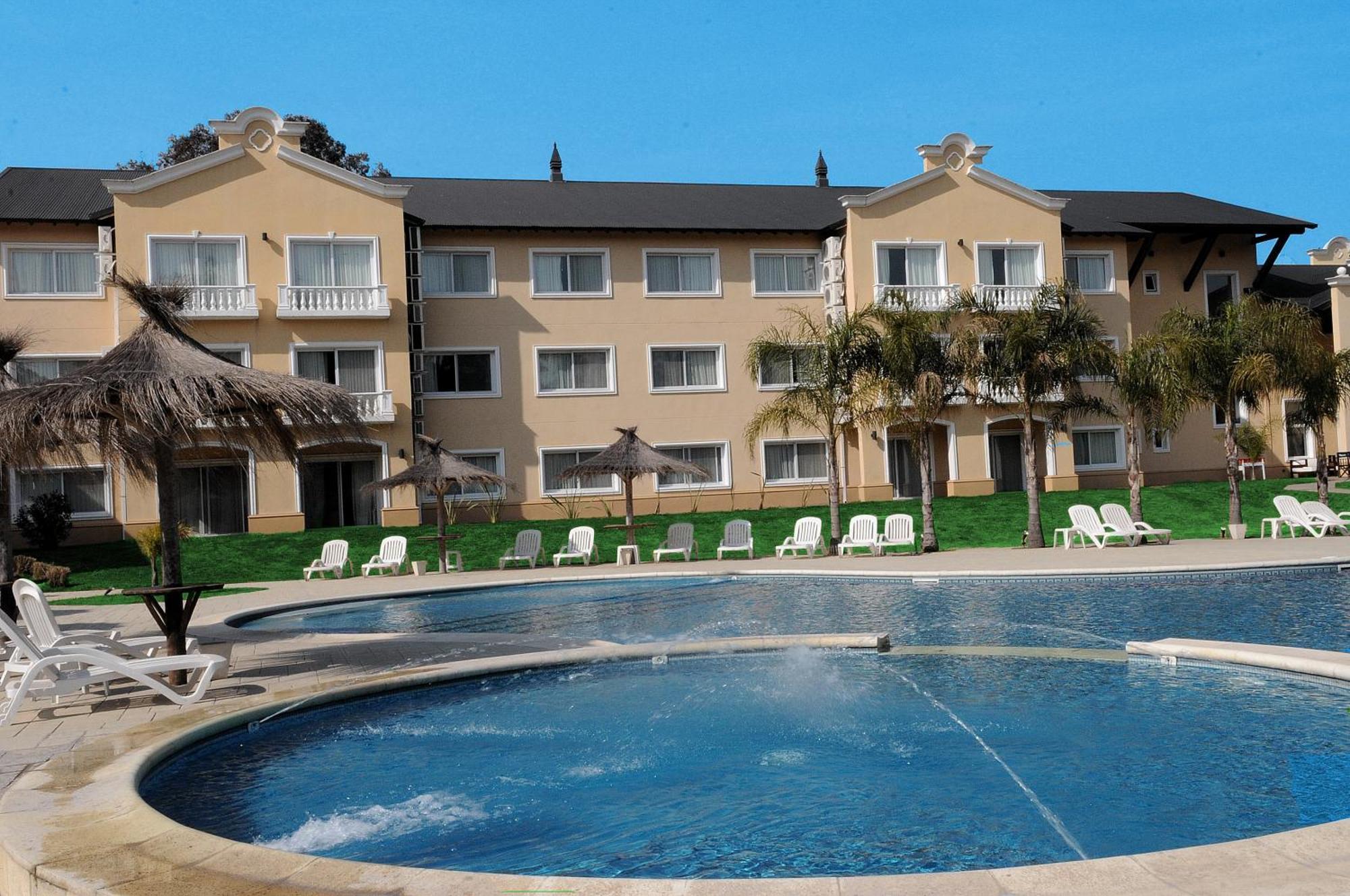 Howard Johnson Pilar Resort Spa & Convention Center Экстерьер фото