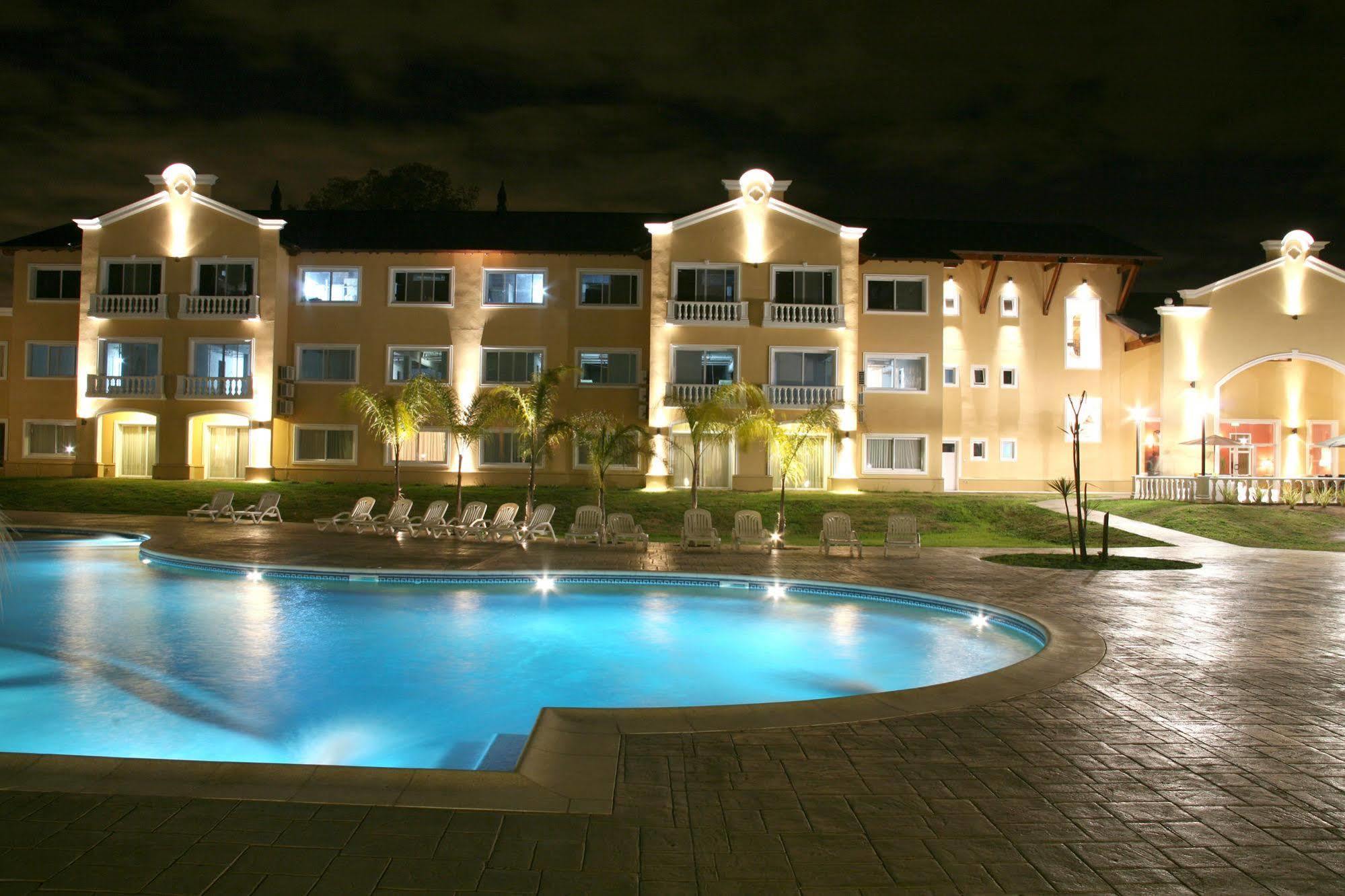 Howard Johnson Pilar Resort Spa & Convention Center Экстерьер фото