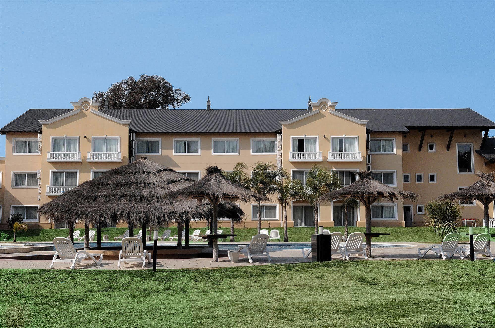 Howard Johnson Pilar Resort Spa & Convention Center Экстерьер фото