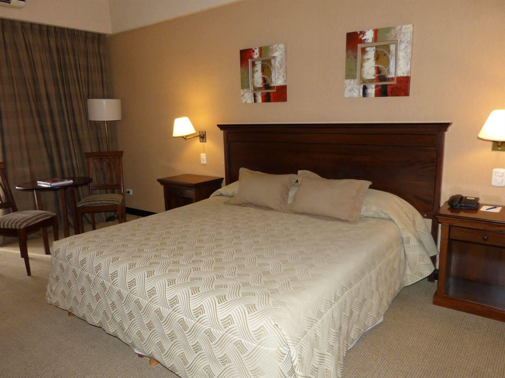 Howard Johnson Pilar Resort Spa & Convention Center Экстерьер фото